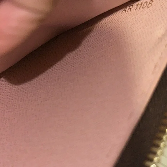 LOUIS VUITTON Dog MONOGRAM LV ZIPPY WALLET - Picture 11 of 11